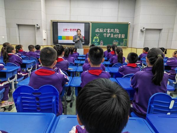 2022年5月13日家长学校上好一节消防课
