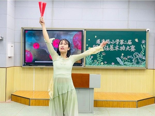 2023年4月4日道清路小学在录播教室举行班主任基本功大赛活动
